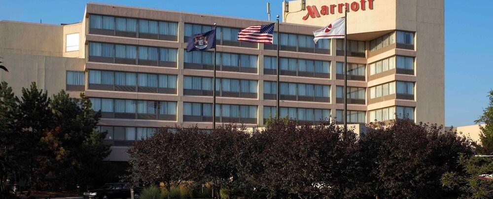 Detroit Marriott Livonia Hotel Exterior photo