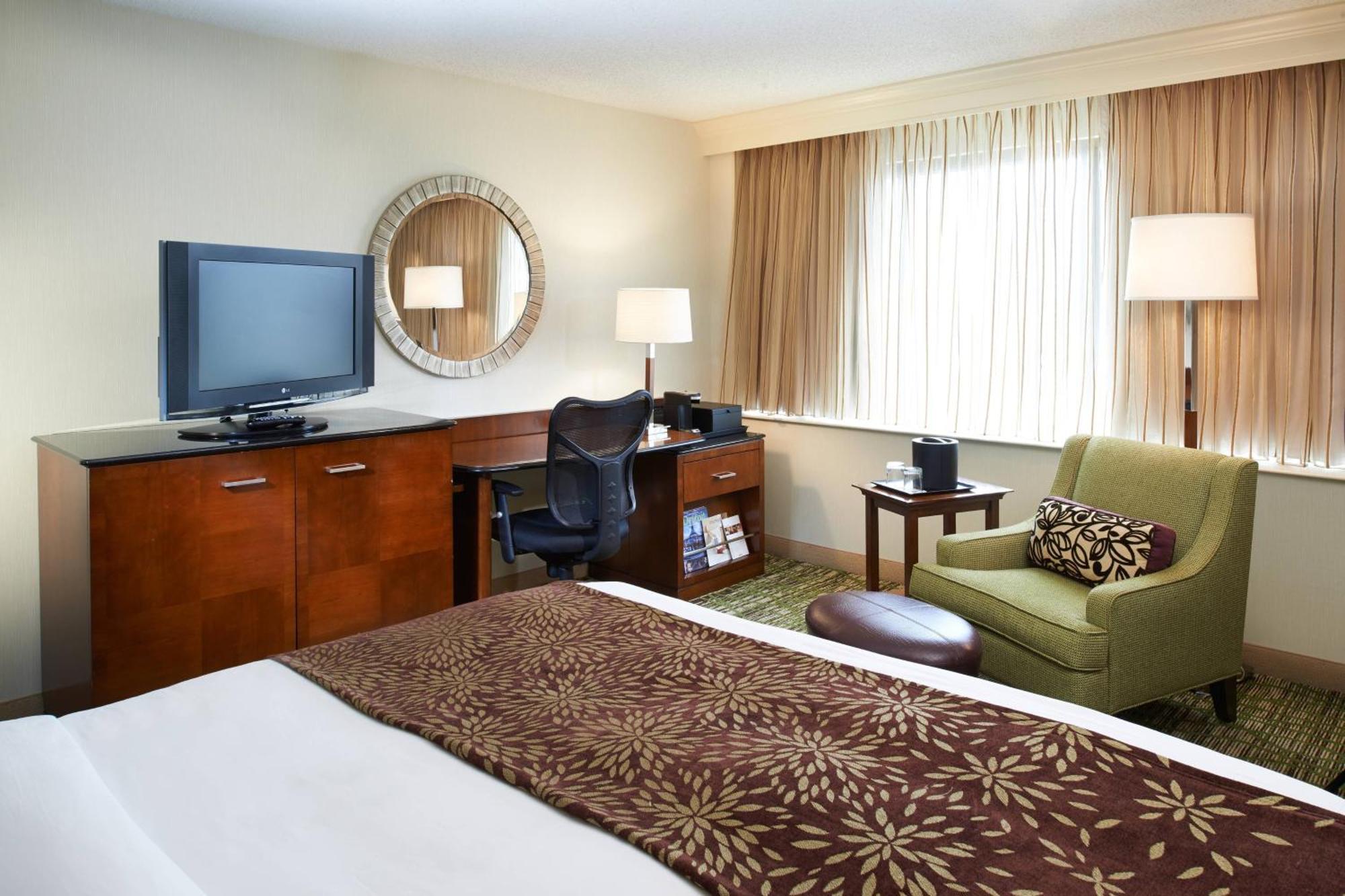Detroit Marriott Livonia Hotel Exterior photo