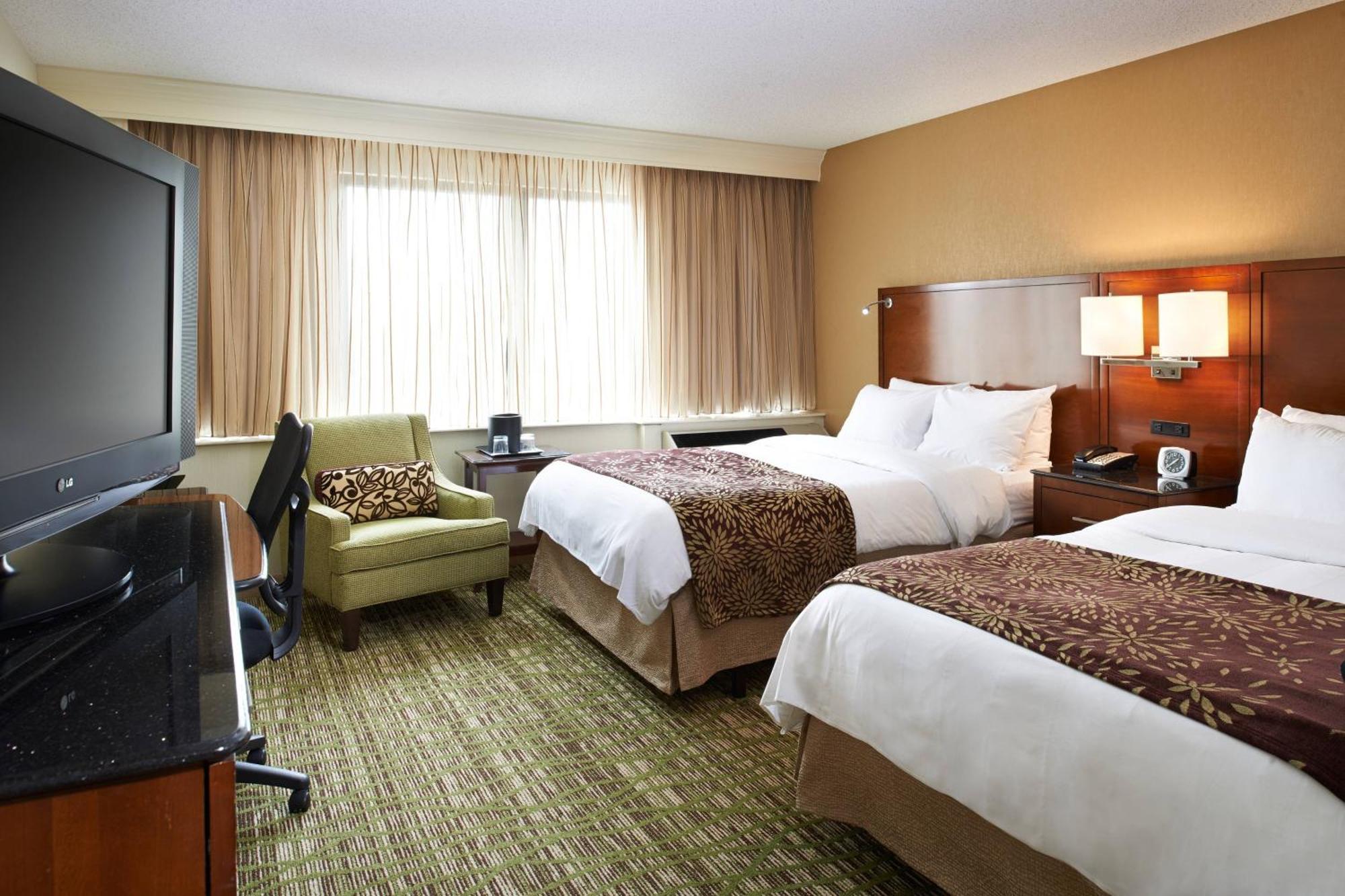 Detroit Marriott Livonia Hotel Exterior photo